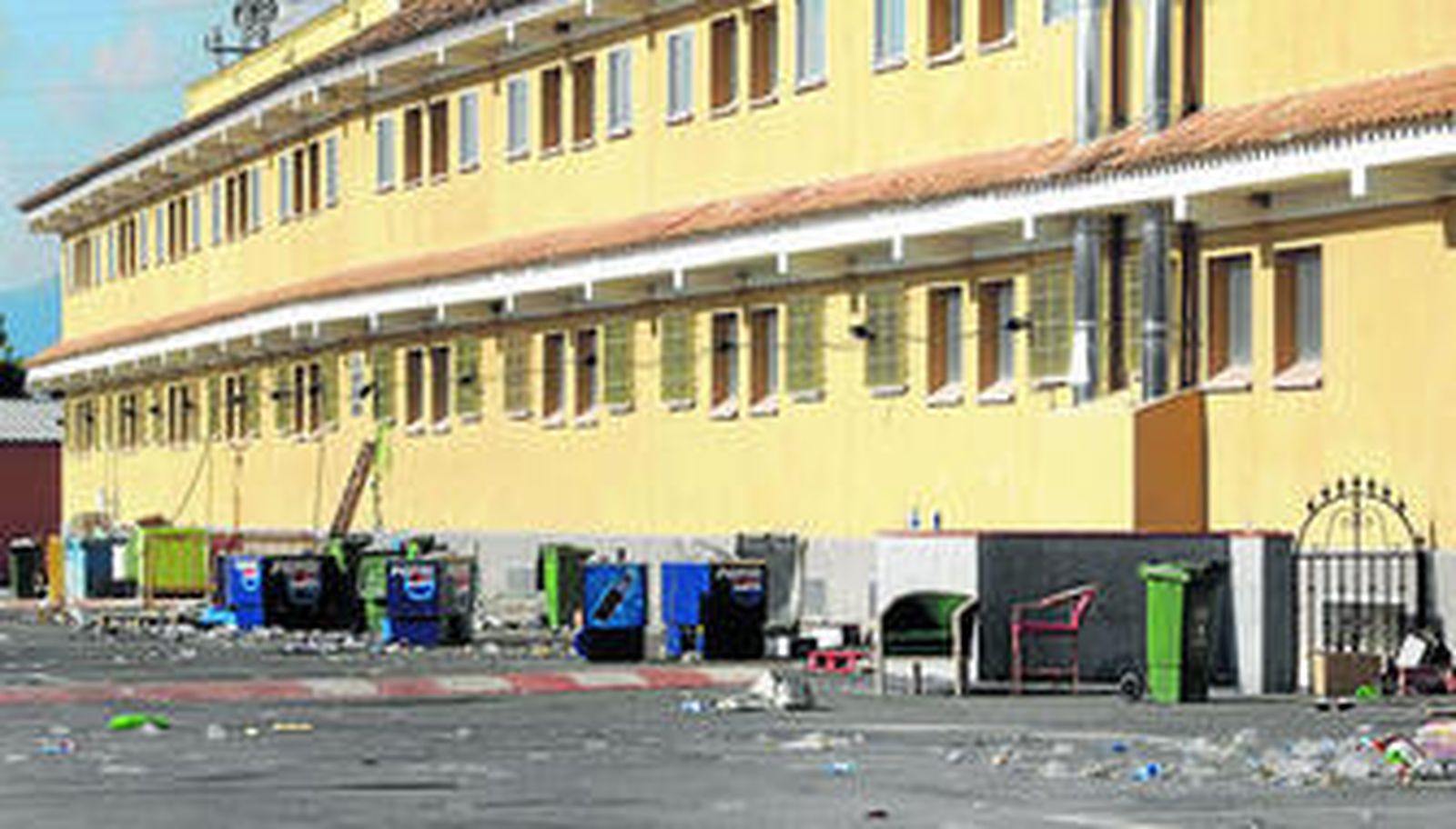 Imagen del recinto tras la celebración de la fiesta, donde se superó con creces el aforo permitido.