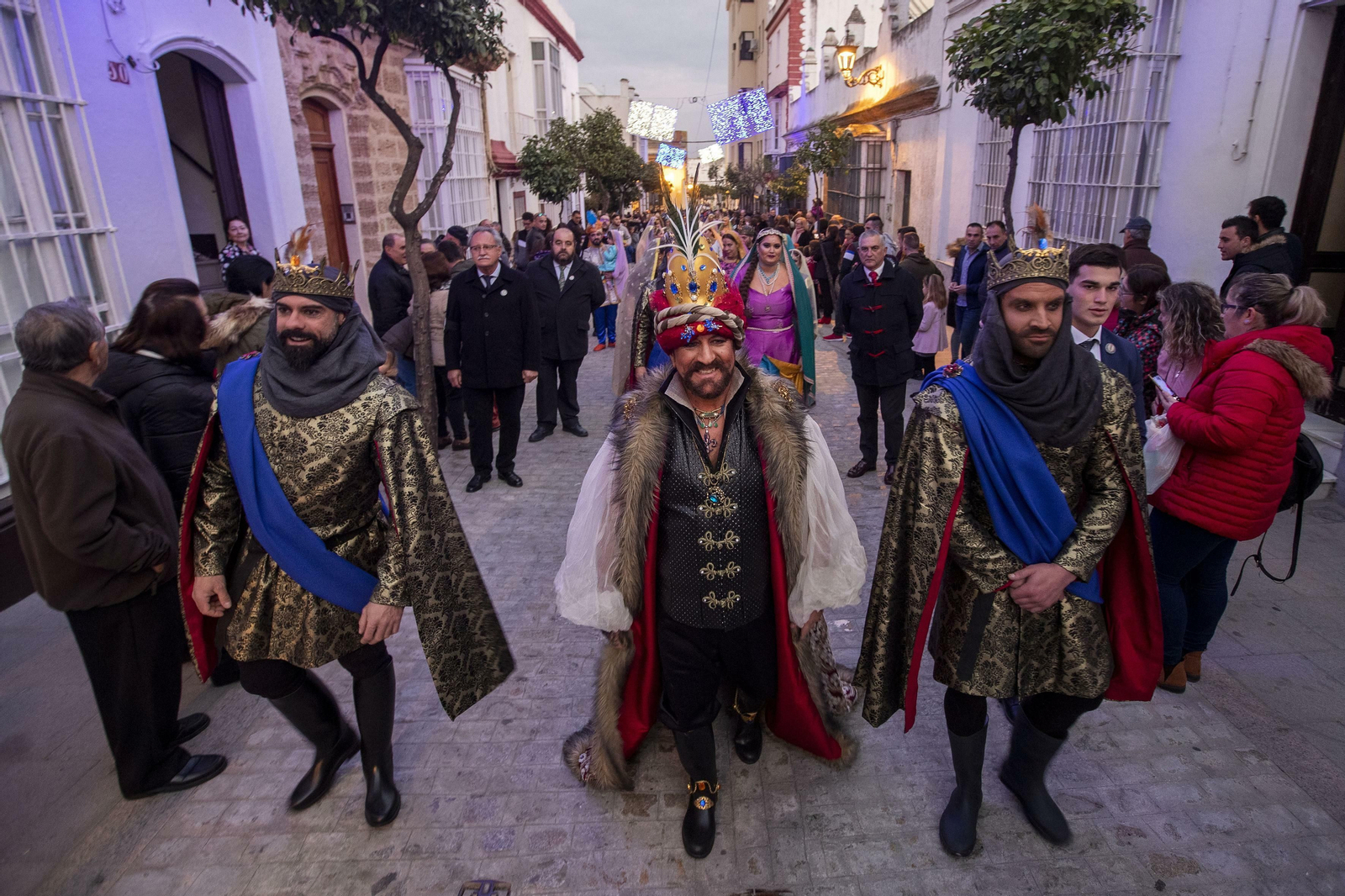 Las imágenes de la cabalgata del Heraldo de los Reyes Magos en San Fernando