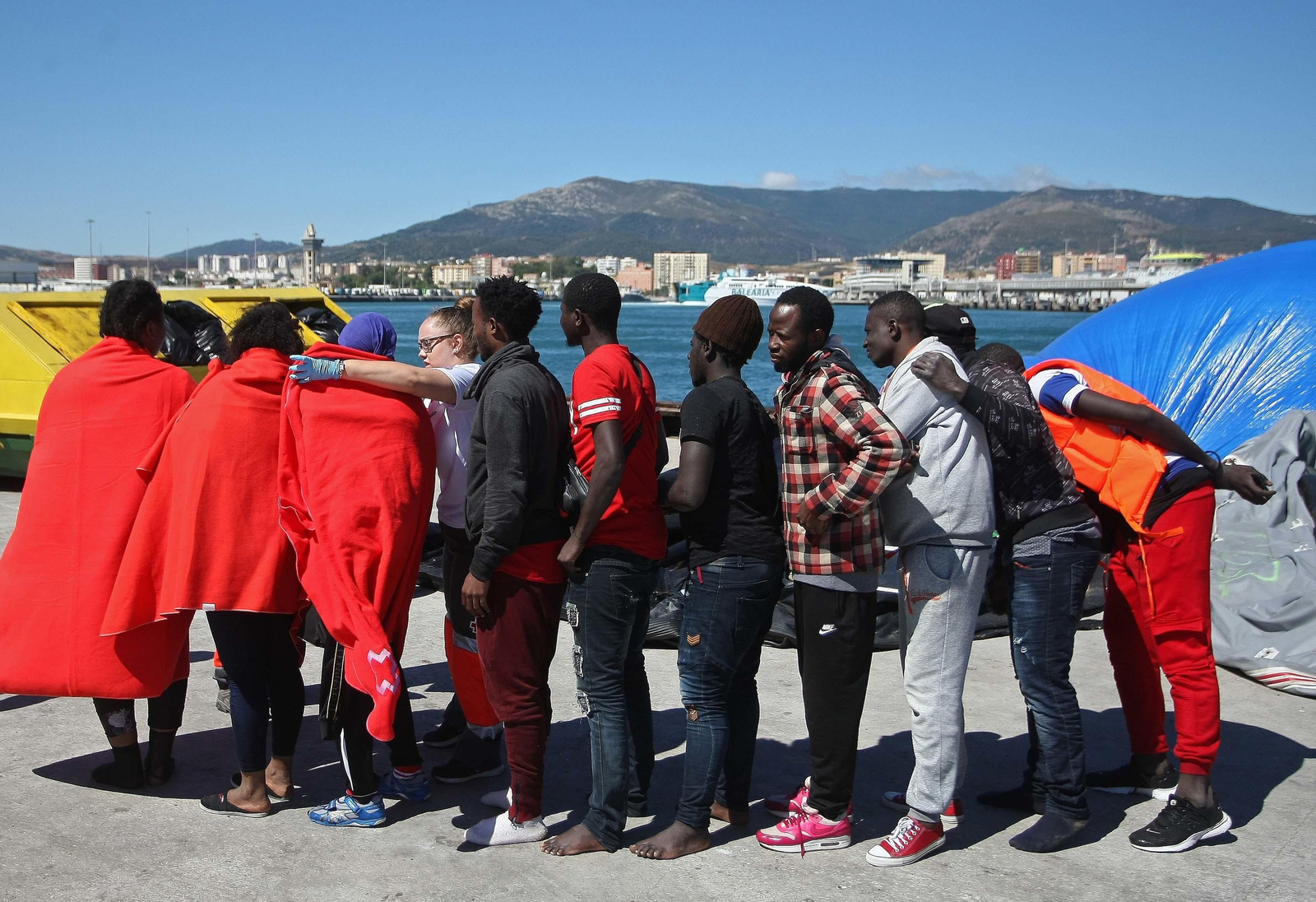 Cientos de migrantes esperan destino acogidos en el Campo de Gibraltar