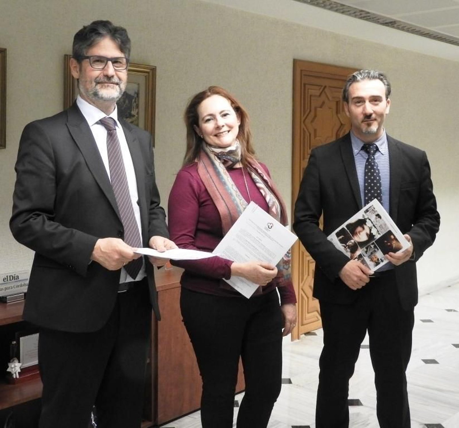 Rpresentantes durante la firma del convenio.