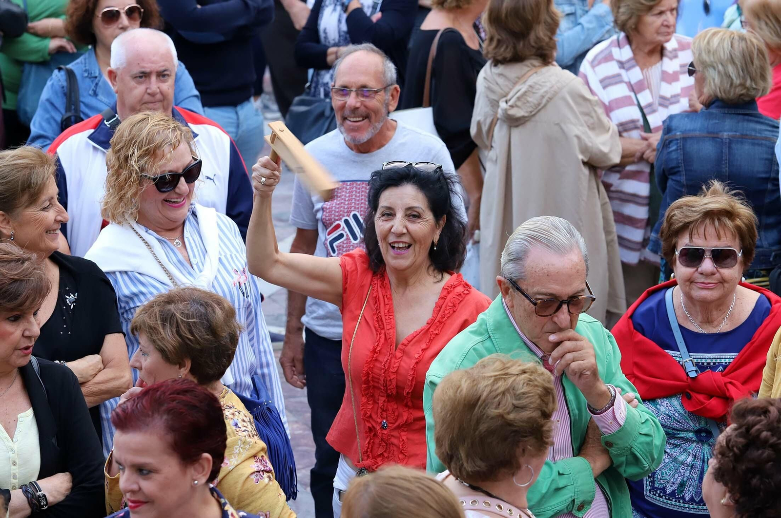 Imágenes de la concentración en defensa de la llegada del AVE a Huelva