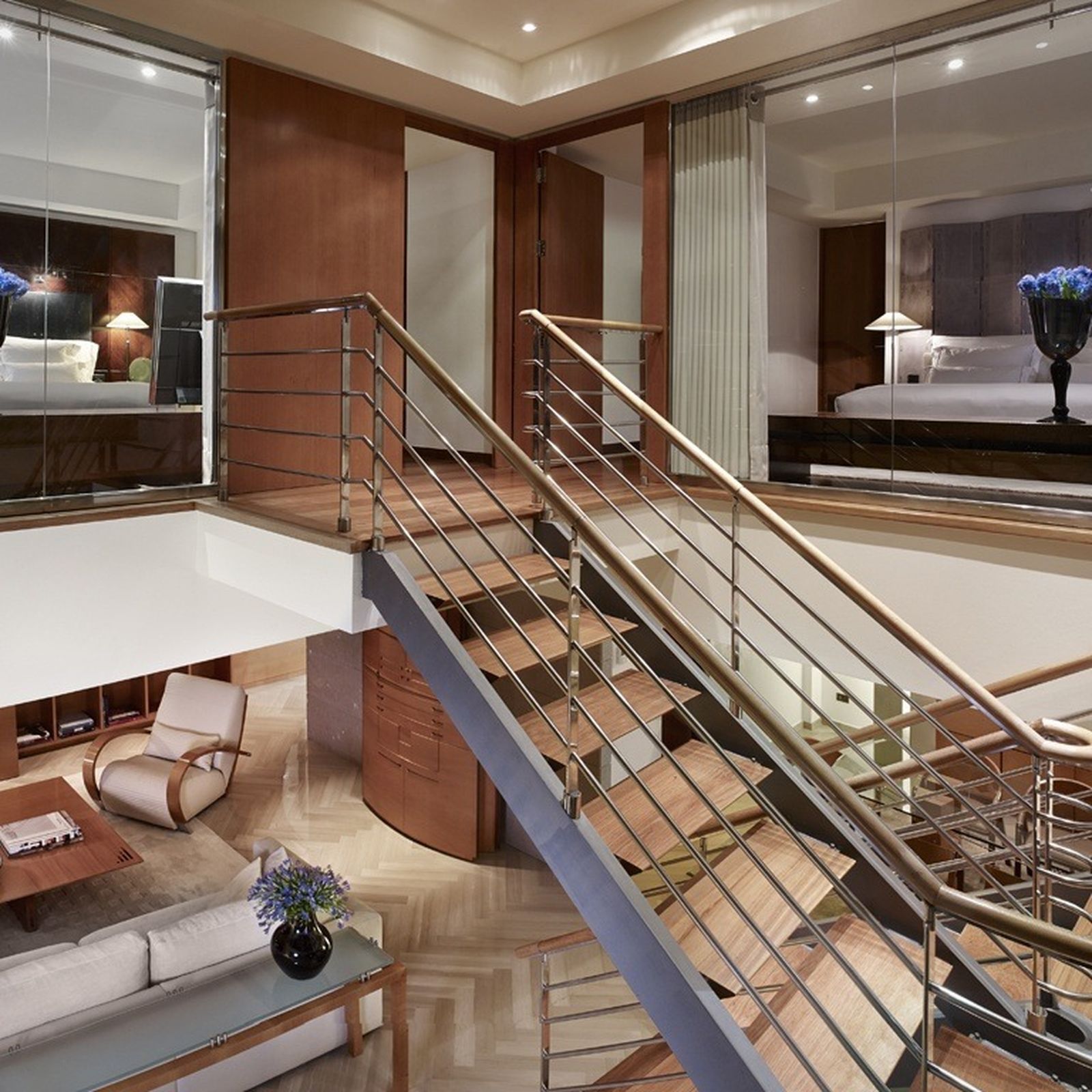 Vista del 'penthouse' de dos plantas en el que se ha alojado Rosalía.