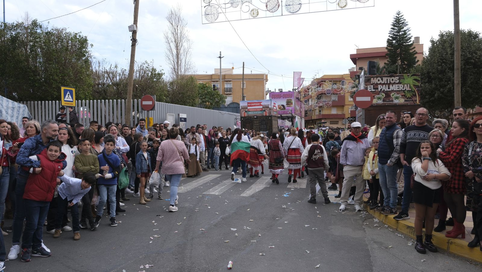 Imágenes de las carrozas de la Fiestas de San José de Benahadux