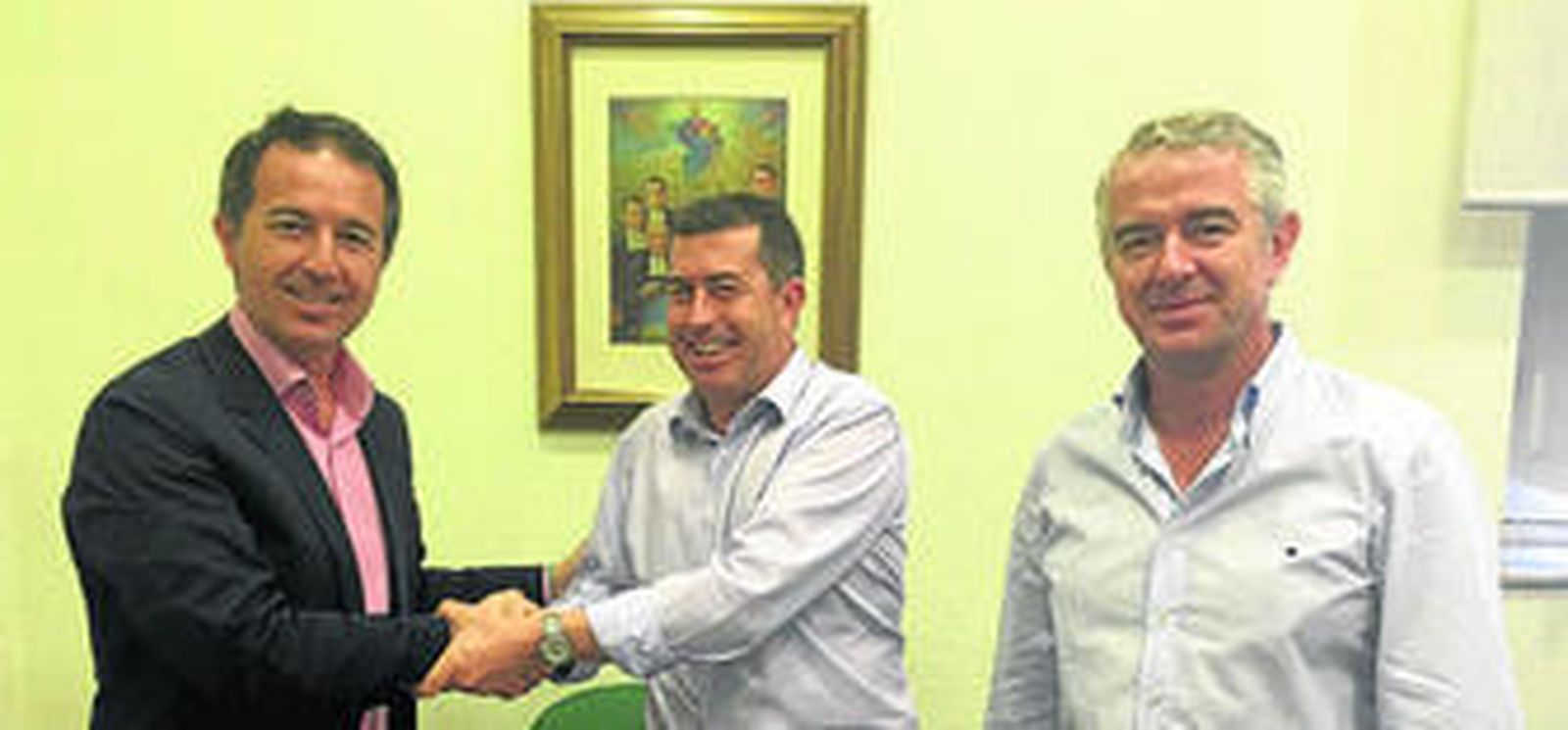 Momento del convenio de La Salle y Premium Almería.