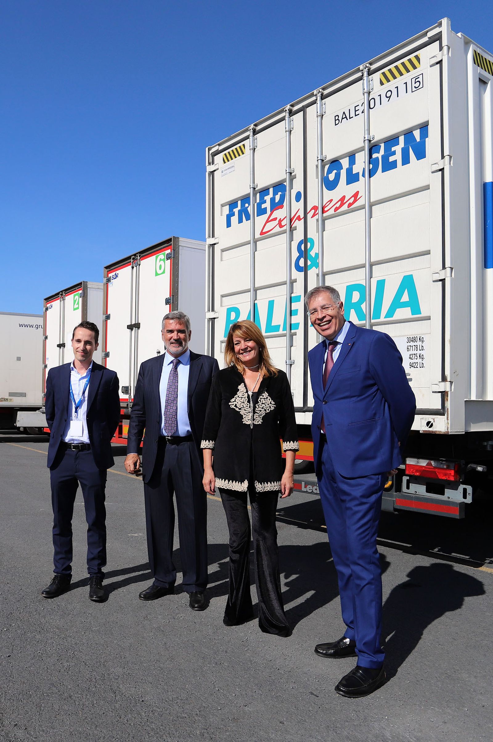 Imágenes de la llegada de un buque de Baleària al Puerto de Huelva
