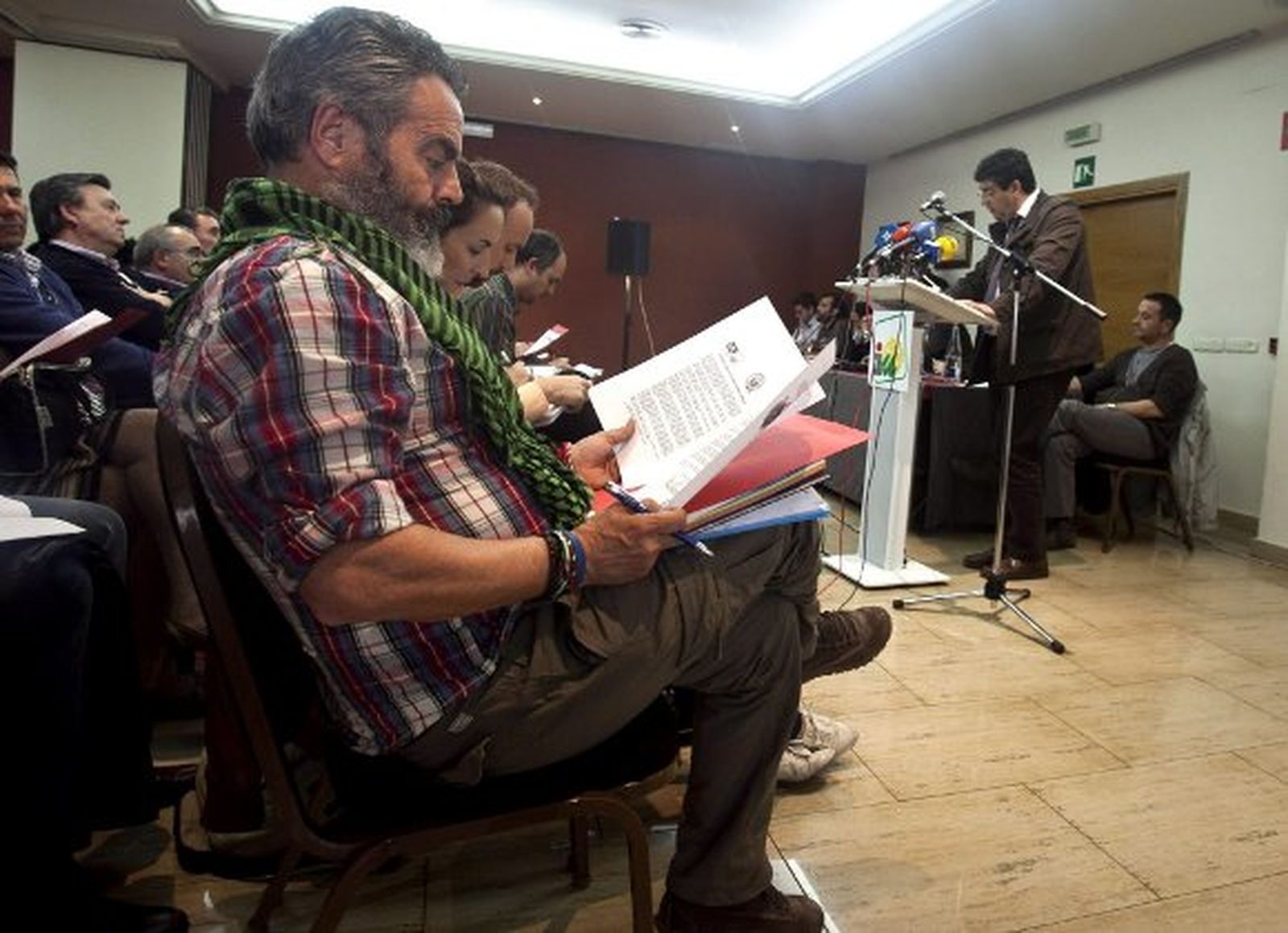 Sánchez Gordillo: "Hacer un referéndum cuando ya se ha llegado a un acuerdo con el PSOE es un pucherazo"