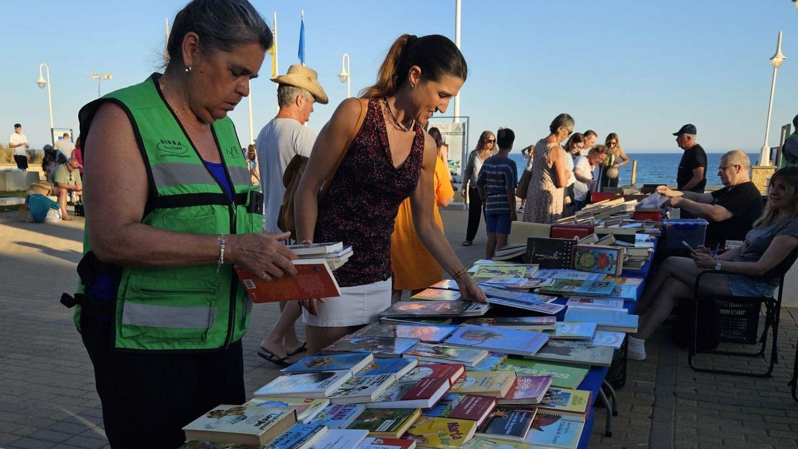 Mercadillo solidario en Islantilla. Mercadillo solidario en Islantilla.