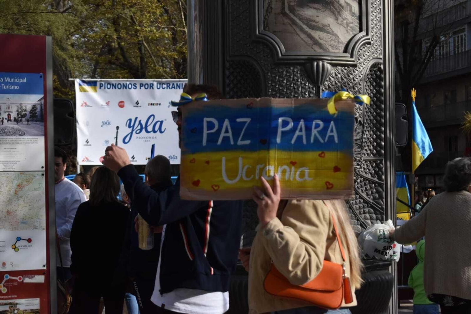 Así ha sido la movilización en Granada en apoyo al pueblo ucraniano
