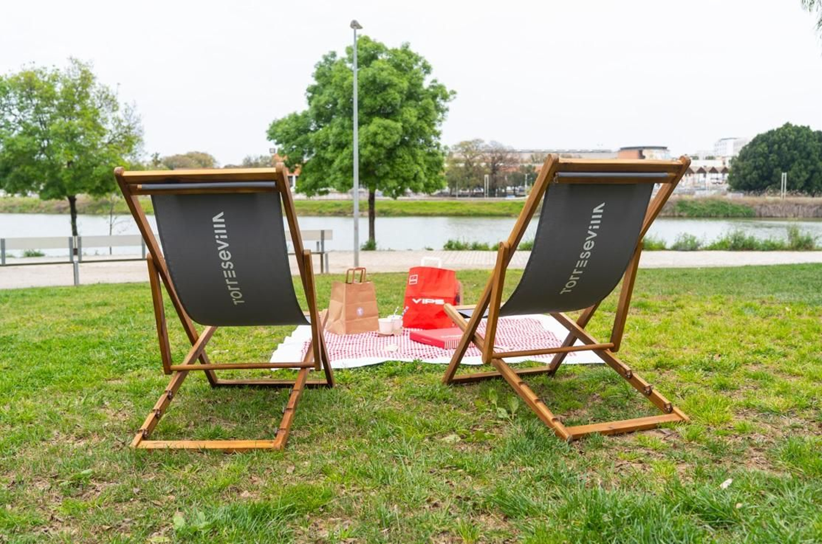 Servicio de picnic en el parque Magallanes.