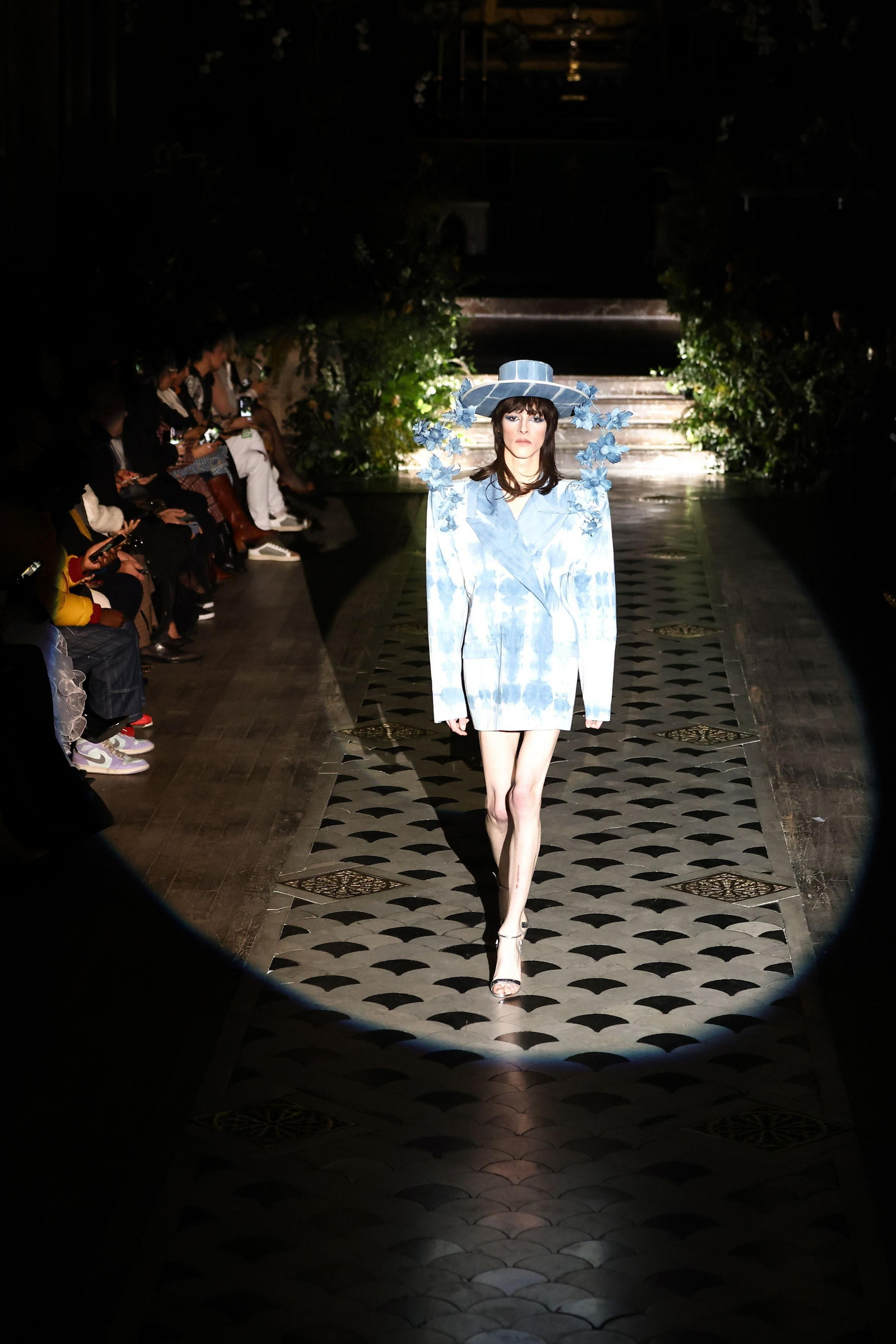 El desfile de Juana Martín en la Semana de la Alta Costura de París, en imágenes