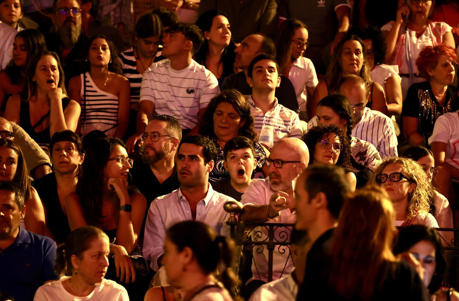 Búscate en el concierto de Hombres G