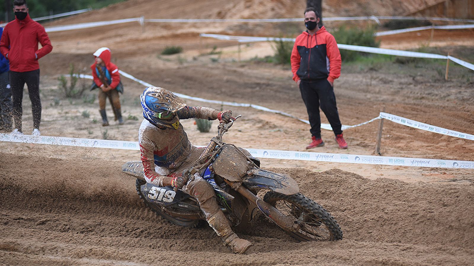 José Antonio Aparicio: " Cuando he visto las condiciones de la pista he tenido claro que no había que tomar riesgos y mirar más allá de la propia carrera. En la primera manga no tenido  contratiempos, pero en la segunda me he quedado sin gafas y no he querido arriesgar. "