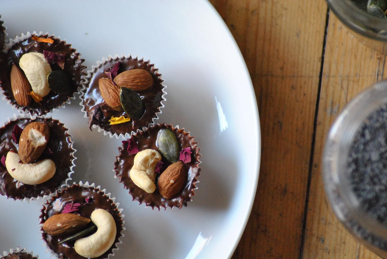 Pequeño bodegón de dulces veganos.
