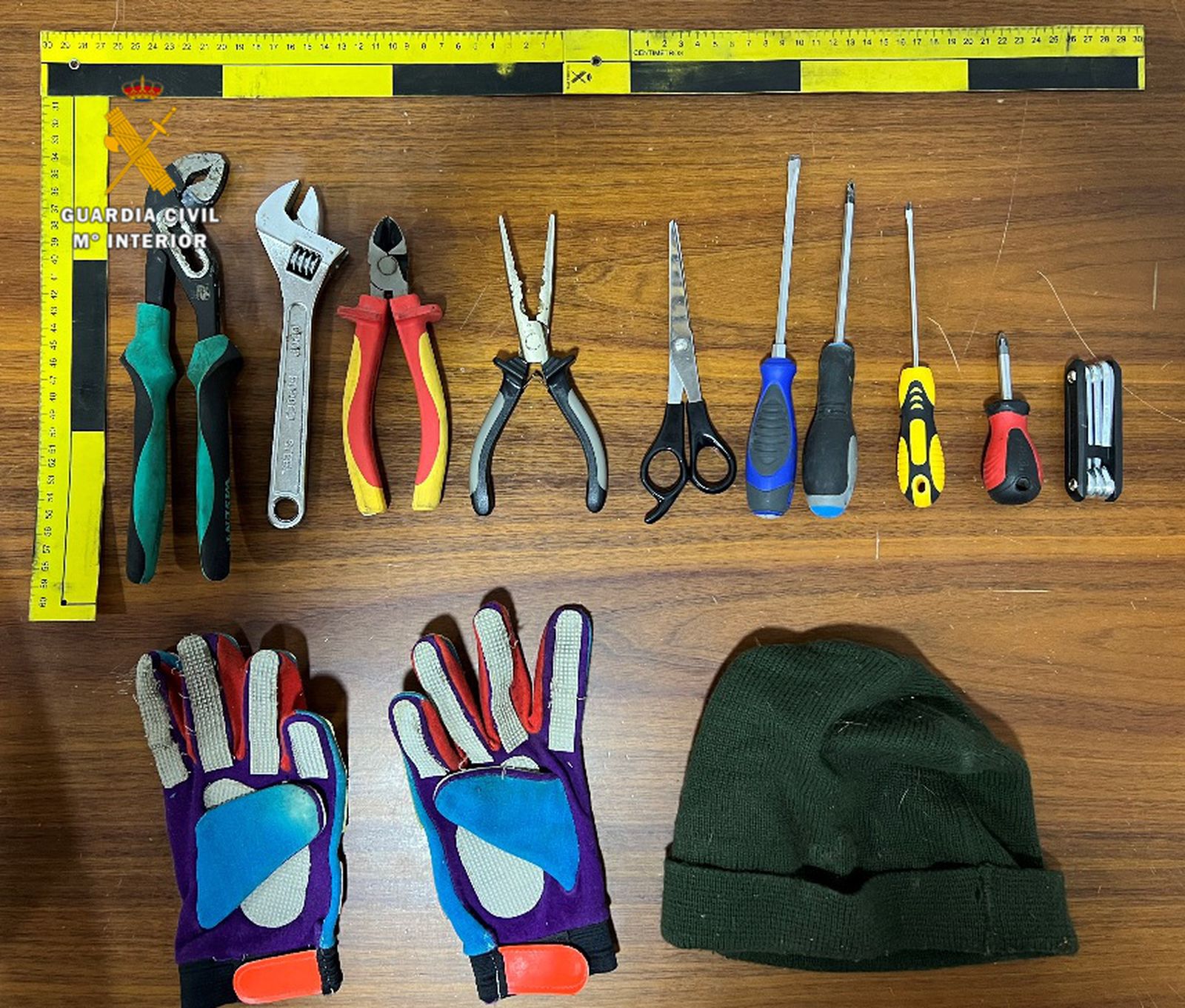 Herramientas que el detenido utilizaba en sus robos.