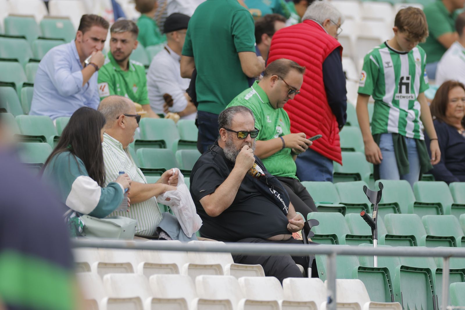 Búscate en las fotos del Betis-Osasuna
