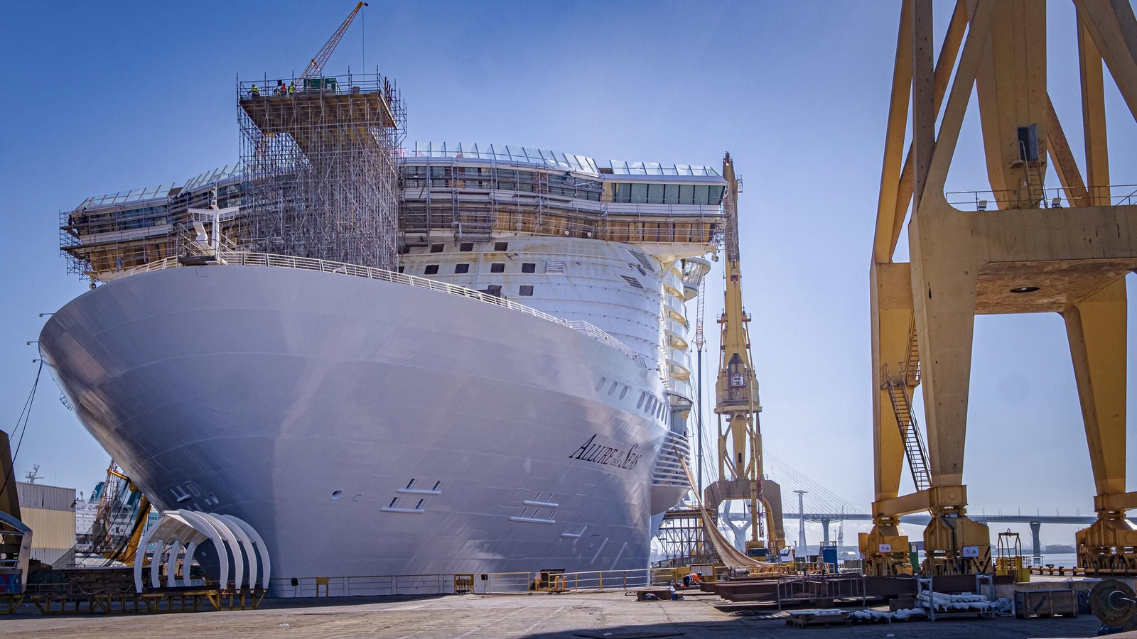 Las imágenes del interior del crucero 'Allure of the Seas' que se encuentra reparando en navantia Cádiz