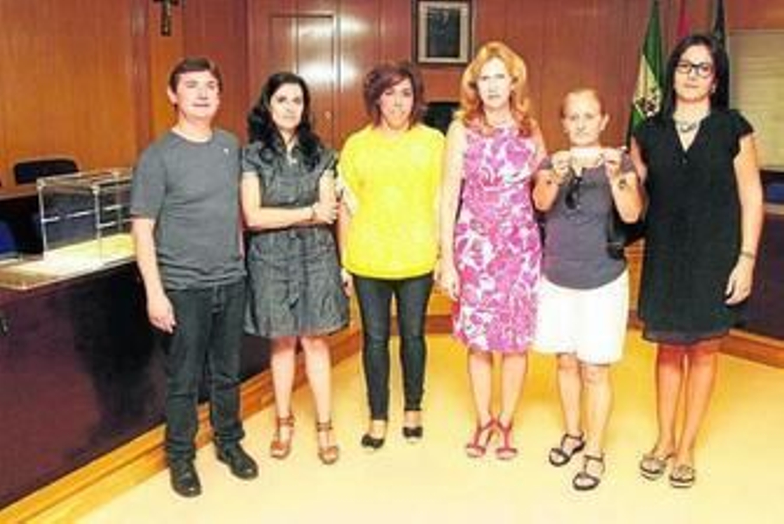 María Dolores Ortega, Manuel Cruz y las monitoras de los talleres.