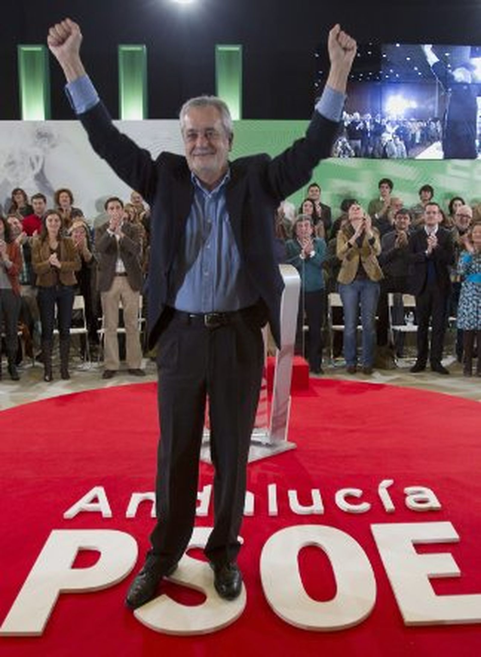 Griñán pide evitar que España sea "ocupada por la ola conservadora" del PP