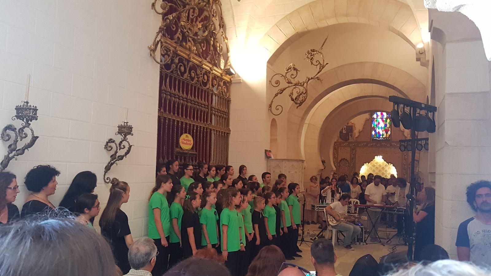 La Escolanía Jardín Menesteo y los Jaguares de la Bahía, pusieron el broche al Monkey Weekend en el castillo de San Marcos.