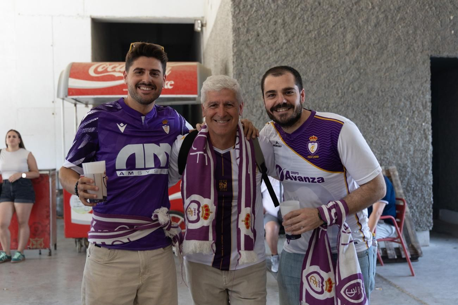 El épico recibimiento de la afición lagarta al Real Jaén, en imágenes
