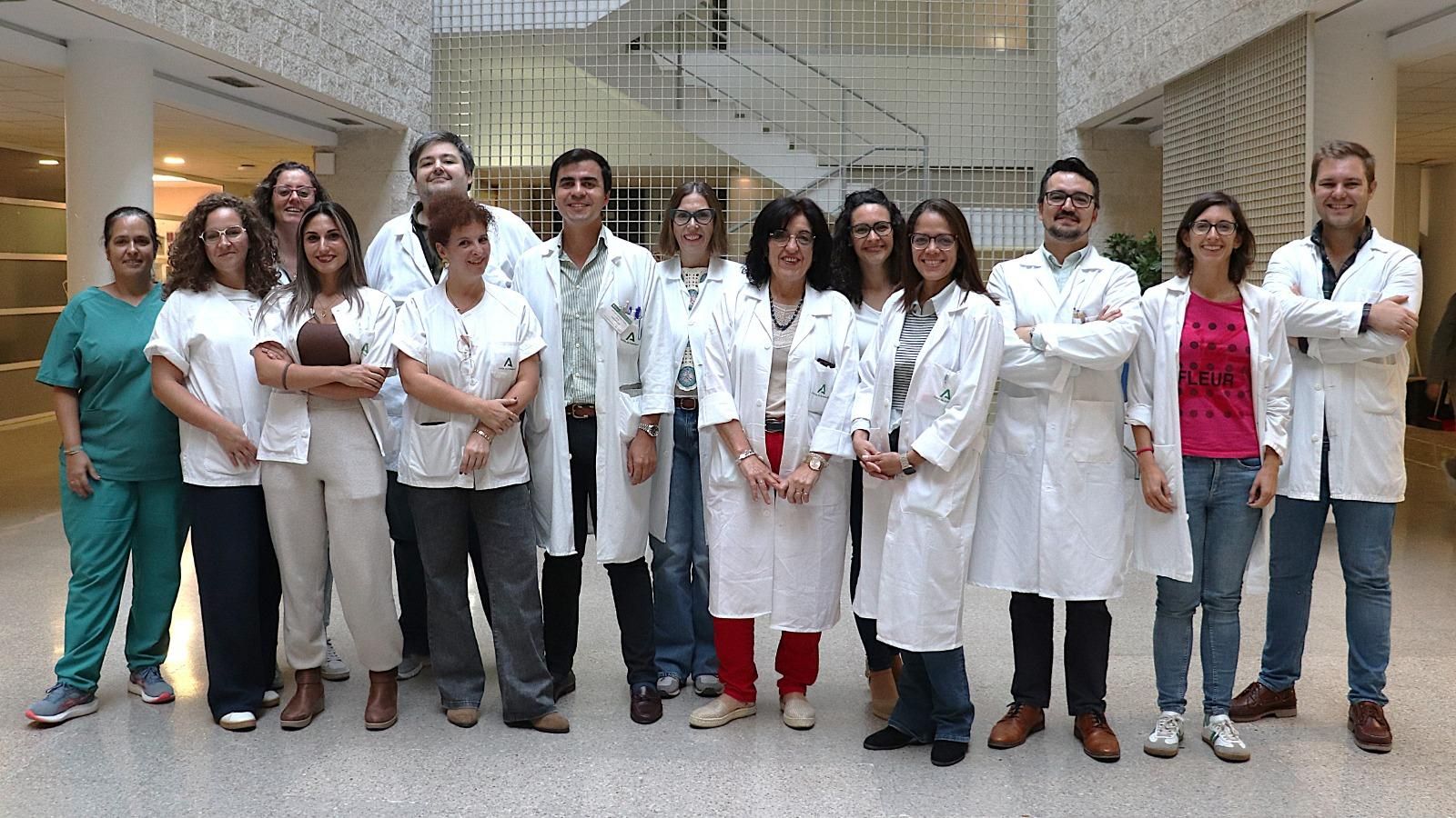 Equipo médico, de enfermería y data manager del servicio de Endocrinología y Nutrición del Hospital Juan Ramón Jiménez.