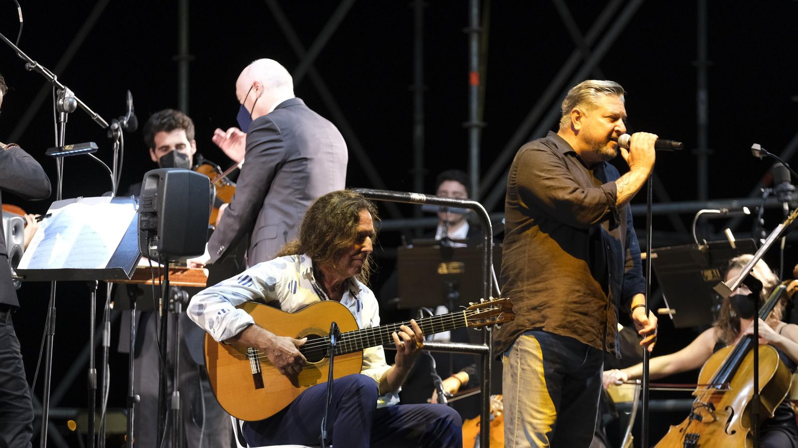 Michael Thomas, Tomatito y Diego Cruz durante la última canción de la velada