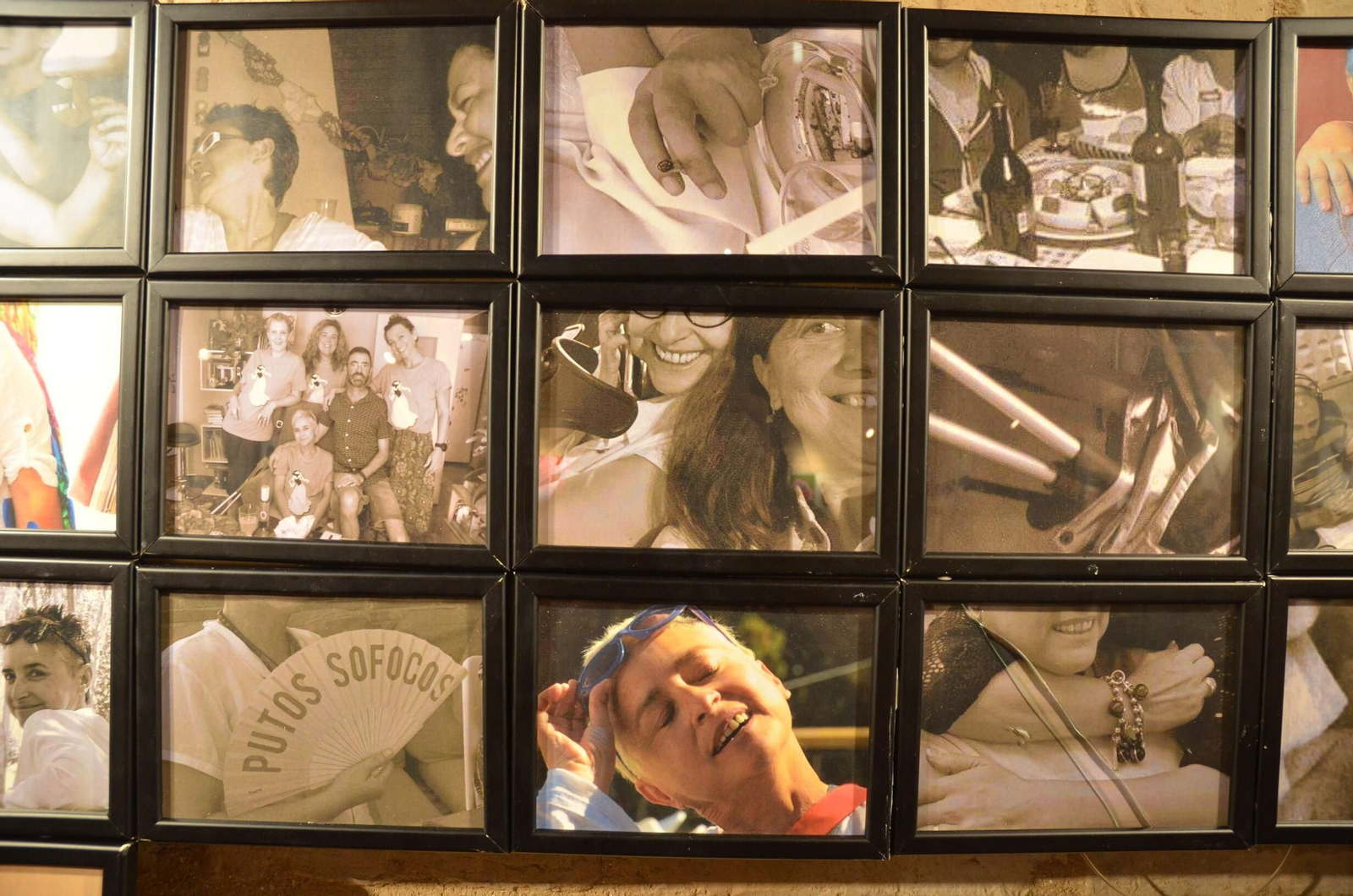 La muestra reúne diversas técnicas como instalaciones artísticas o fotografía.