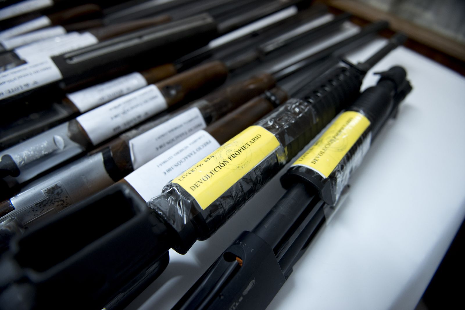 Imágenes de las armas subastadas por la Guardia Civil en Granada