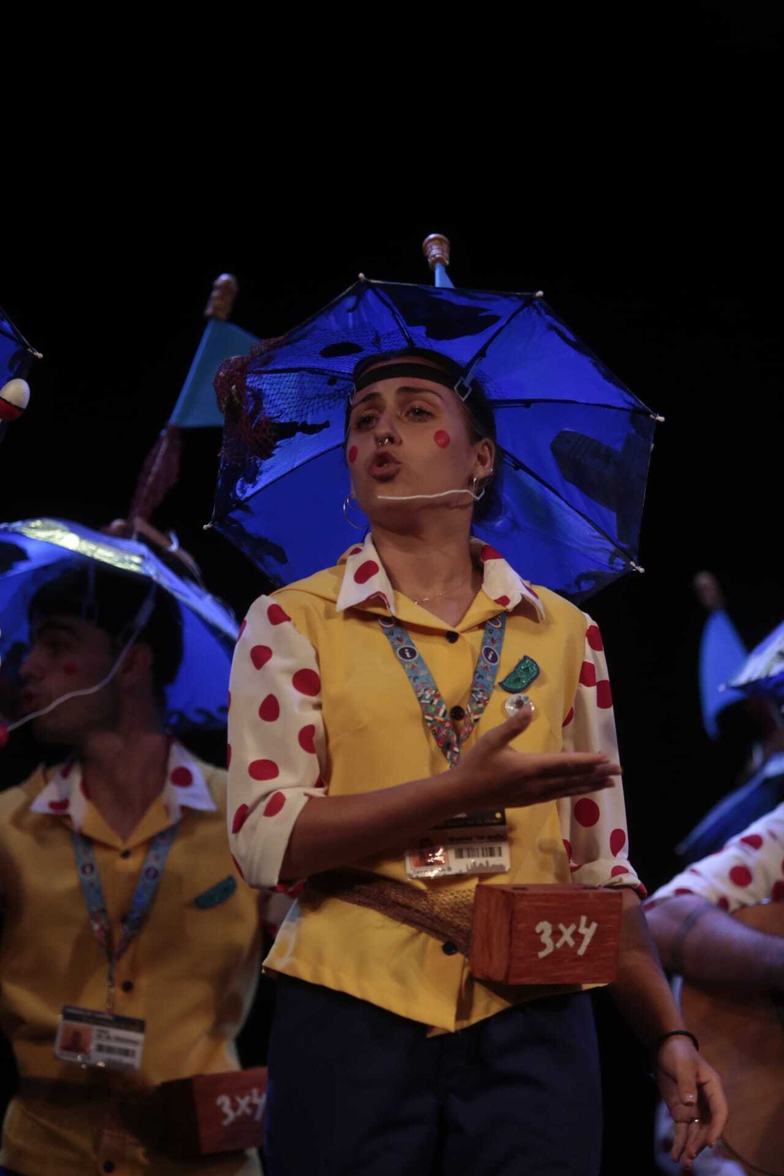 La chirigota juvenil "This is Cádiz" abrió la sesión.