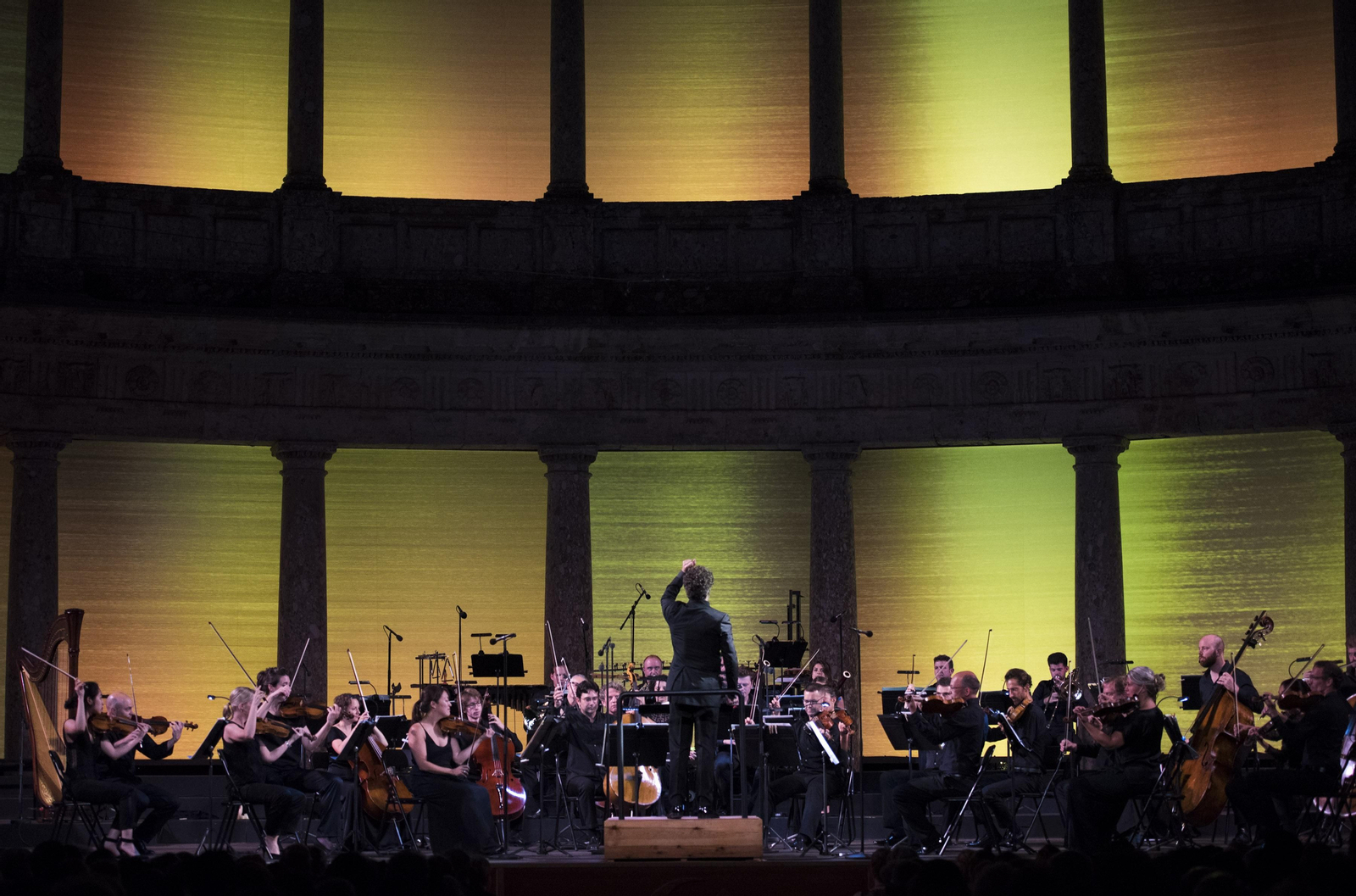 'Pulcinella' abrió la accidentada noche en el Carlos V.