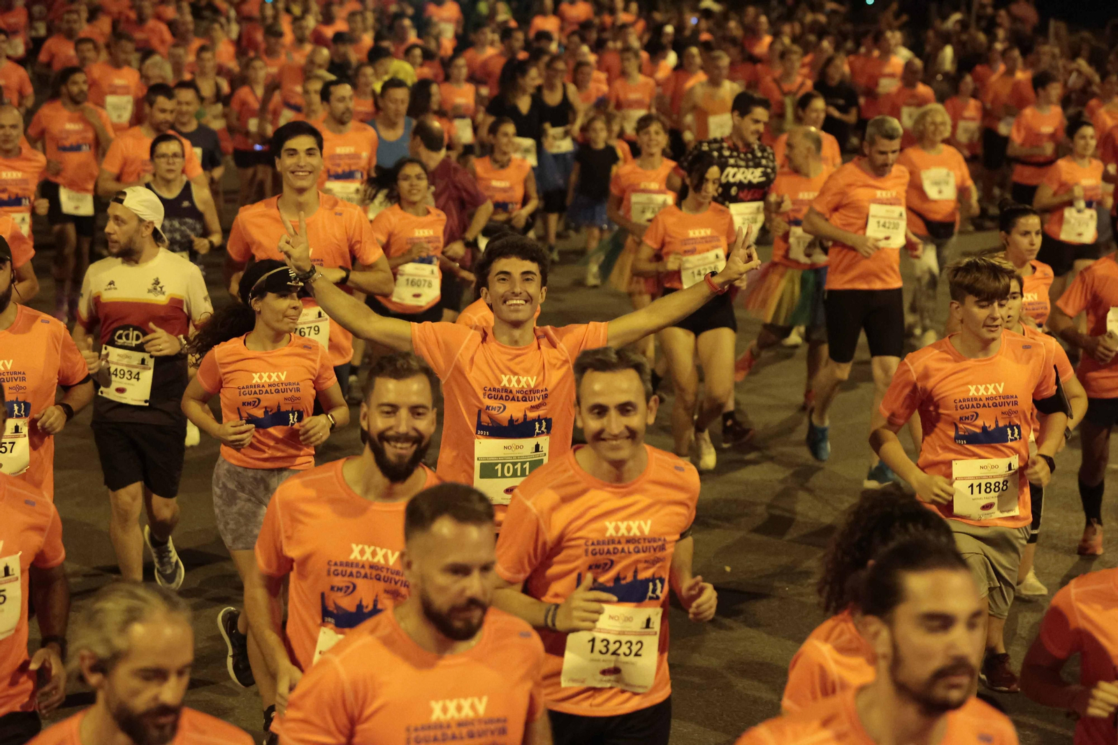 Búscate en las fotos de la Carrera Nocturna (II)