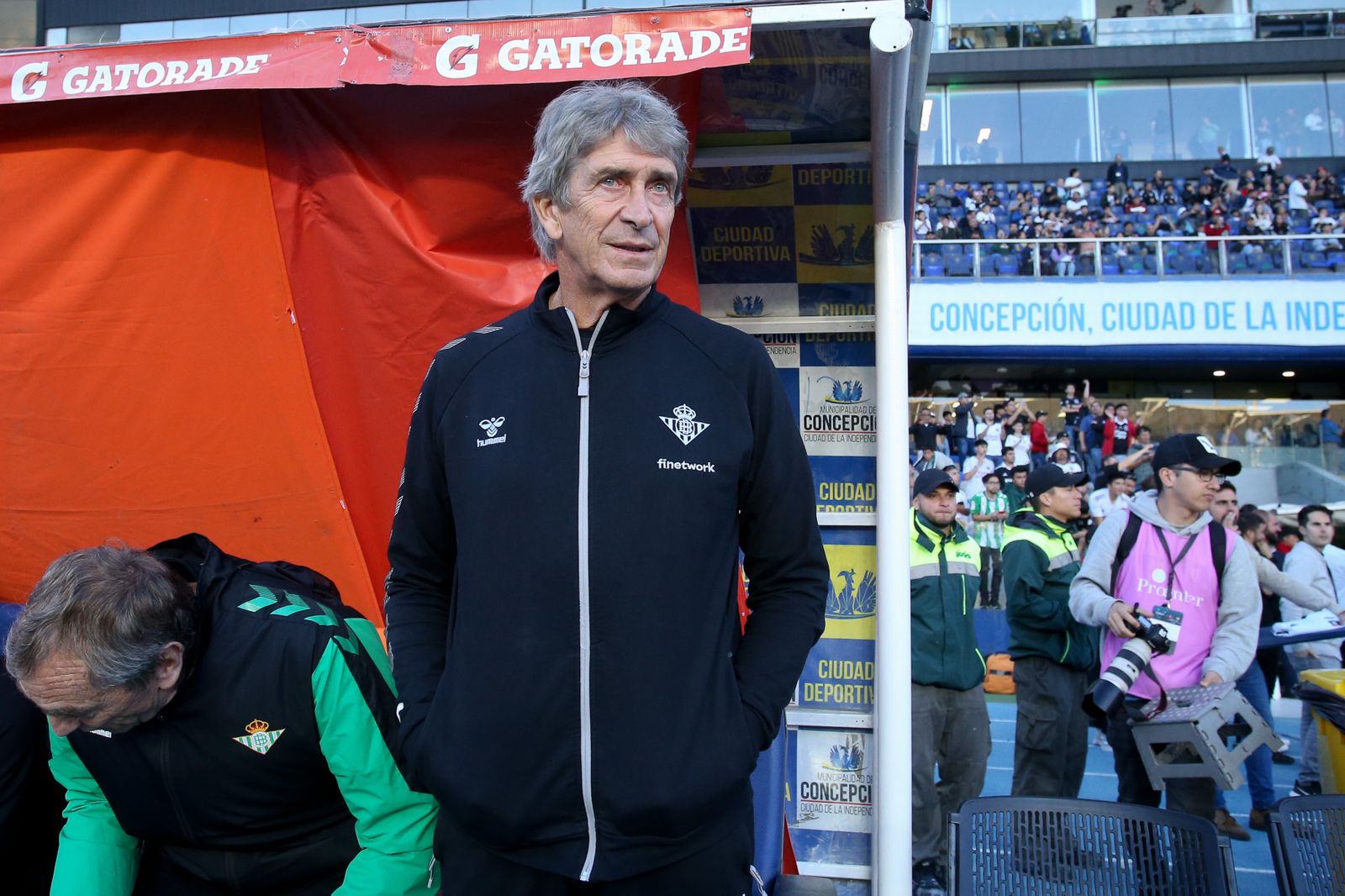 Manuel Pellegrini, antes del inicio del último encuentro en Chile ante Colo-Colo.