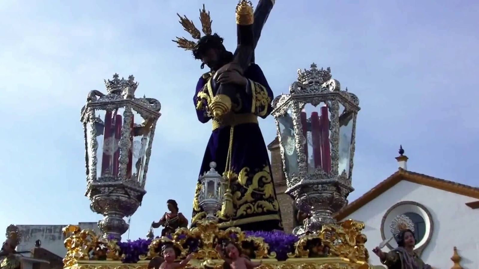 El Señor del Gran Poder procesiona la tarde del Jueves Santo junto a la Virgen de los Dolores Coronada