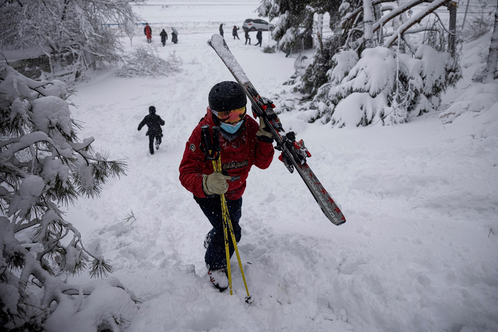 El segundo día del temporal 'Filomena' en imágenes: más nieve y caos