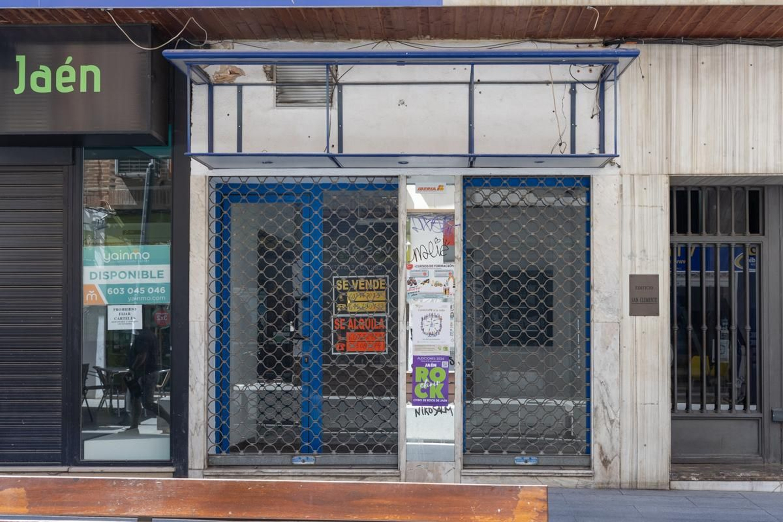 Locales vacíos en el centro de Jaén, en imágenes