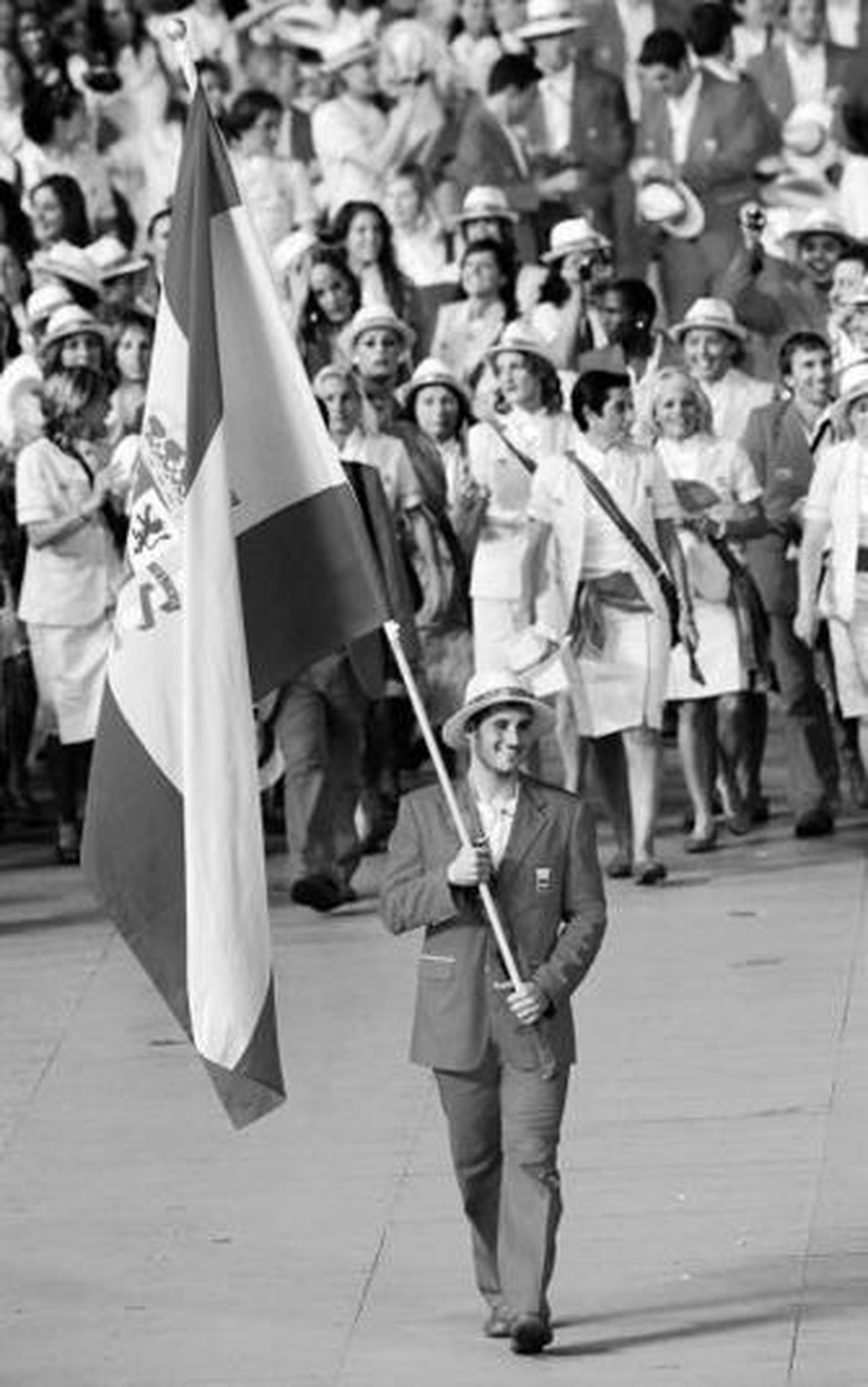 La andaluza Isabel Sánchez, de baloncesto, se dirige a una cámara.
