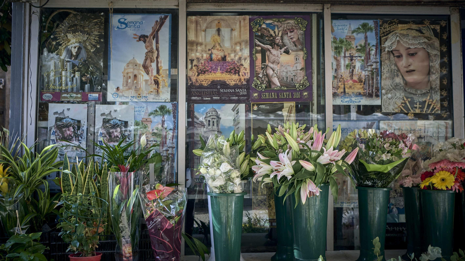 Escaparate de la Floristería Ragel, una de las dos que quedan abiertas en la Plaza de las Flores. Escaparate de la Floristería Ragel, una de las dos que quedan abiertas en la Plaza de las Flores.