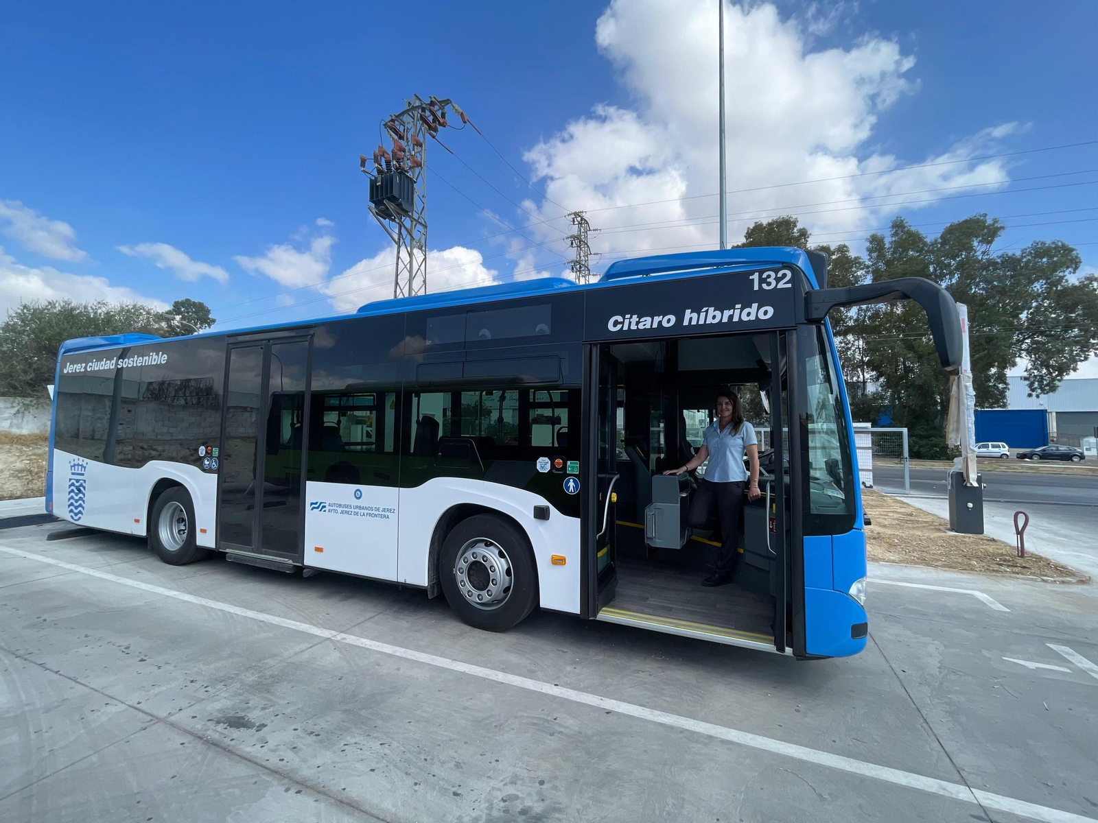 Llega a Jerez el primero de los nuevos autobuses urbanos