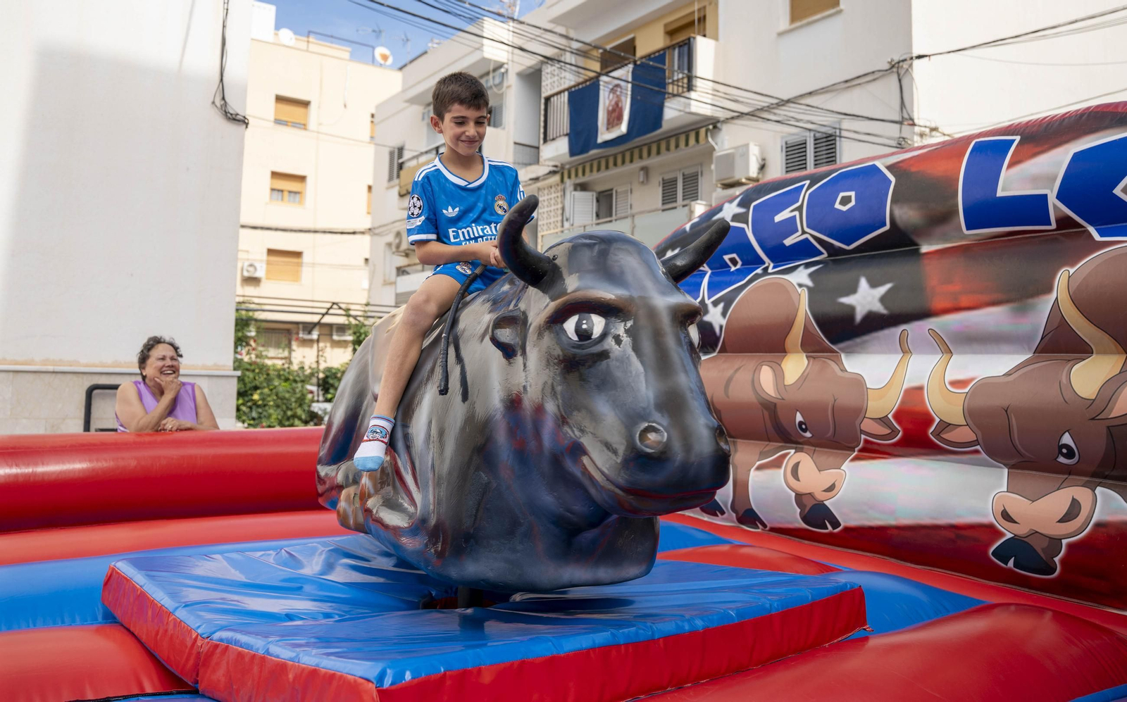 Las imágenes del taller de toros para niños y toro mecánico en Macael