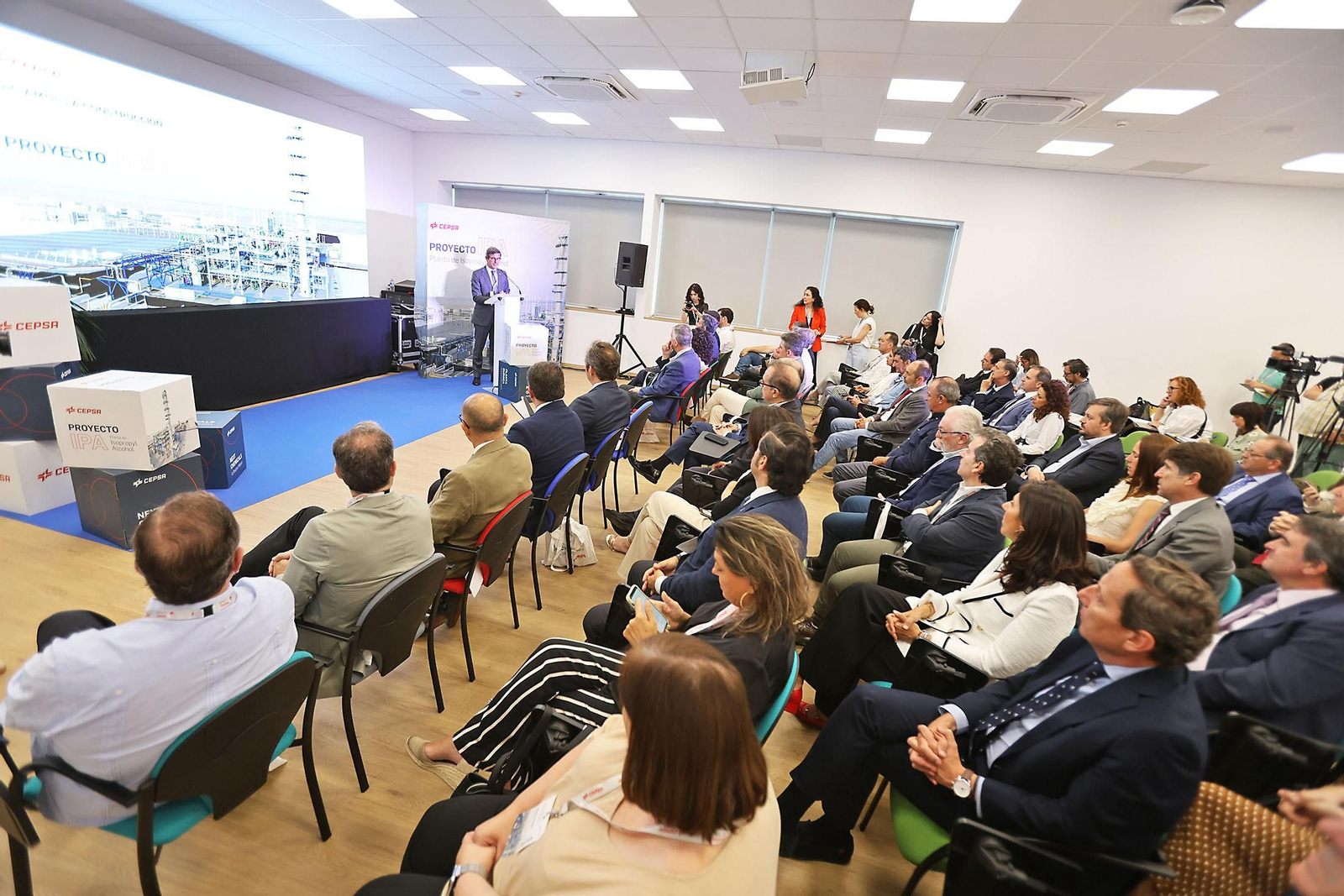 Imágenes de la presentación de la nueva planta de alcohol isopropílico (IPA) de CEPSA en Huelva