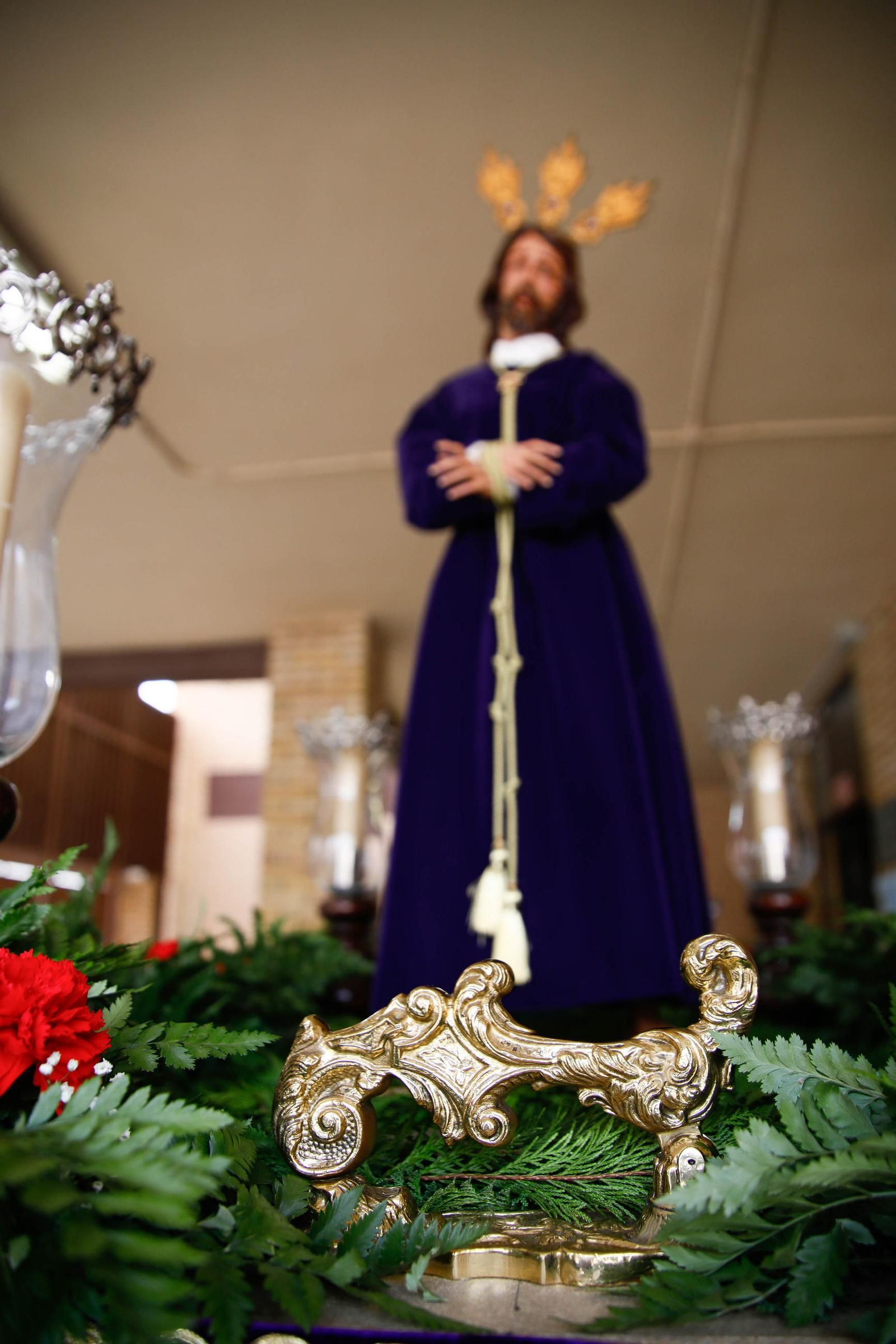 Las imágenes del CEIP San Fernando de El Zapillo de la ciudad de Almería en procesión en el viernes de dolores