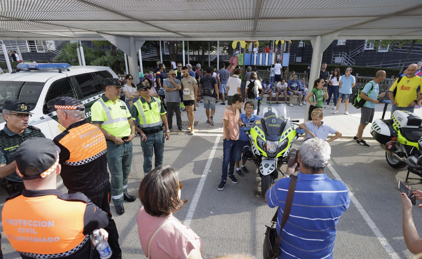 Todas las imágenes de la Jornada de Puertas Abiertas en la Guardia Civil de Cádiz
