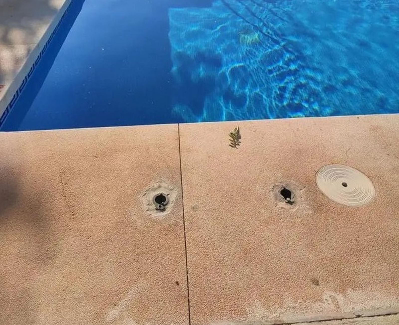 Actos vandálicos en la piscina municipal de Alhaurín de la Torre