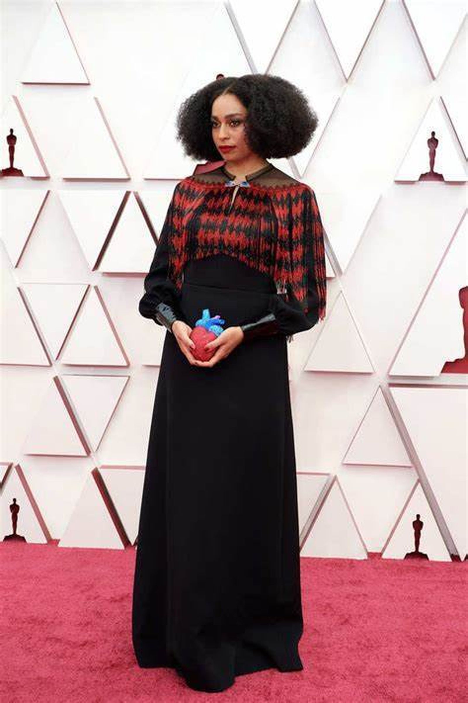 Indescriptible el vestido de Celeste Waite.