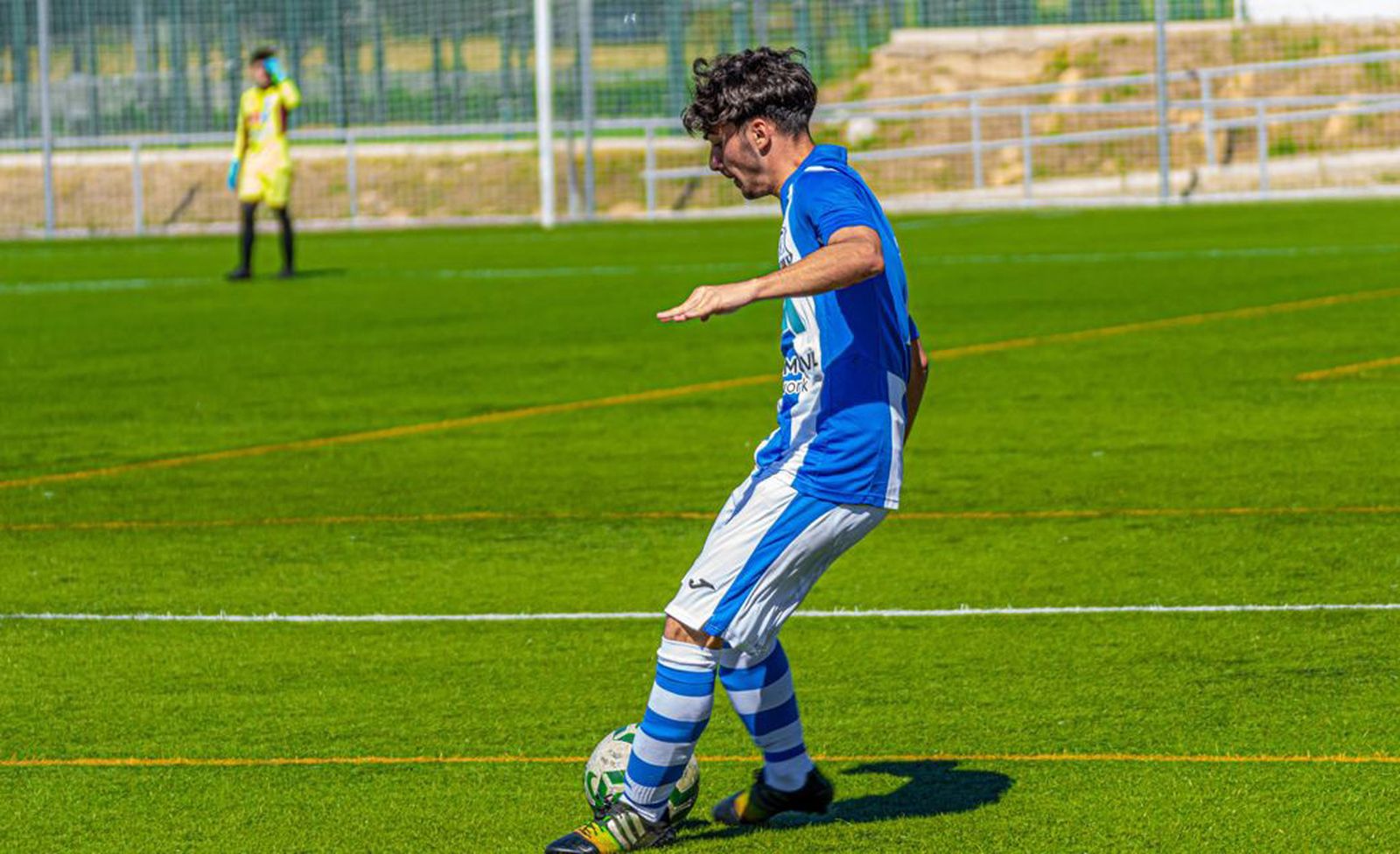 El centrocampista juvenil Mateos fomará parte  de la primera plantilla.