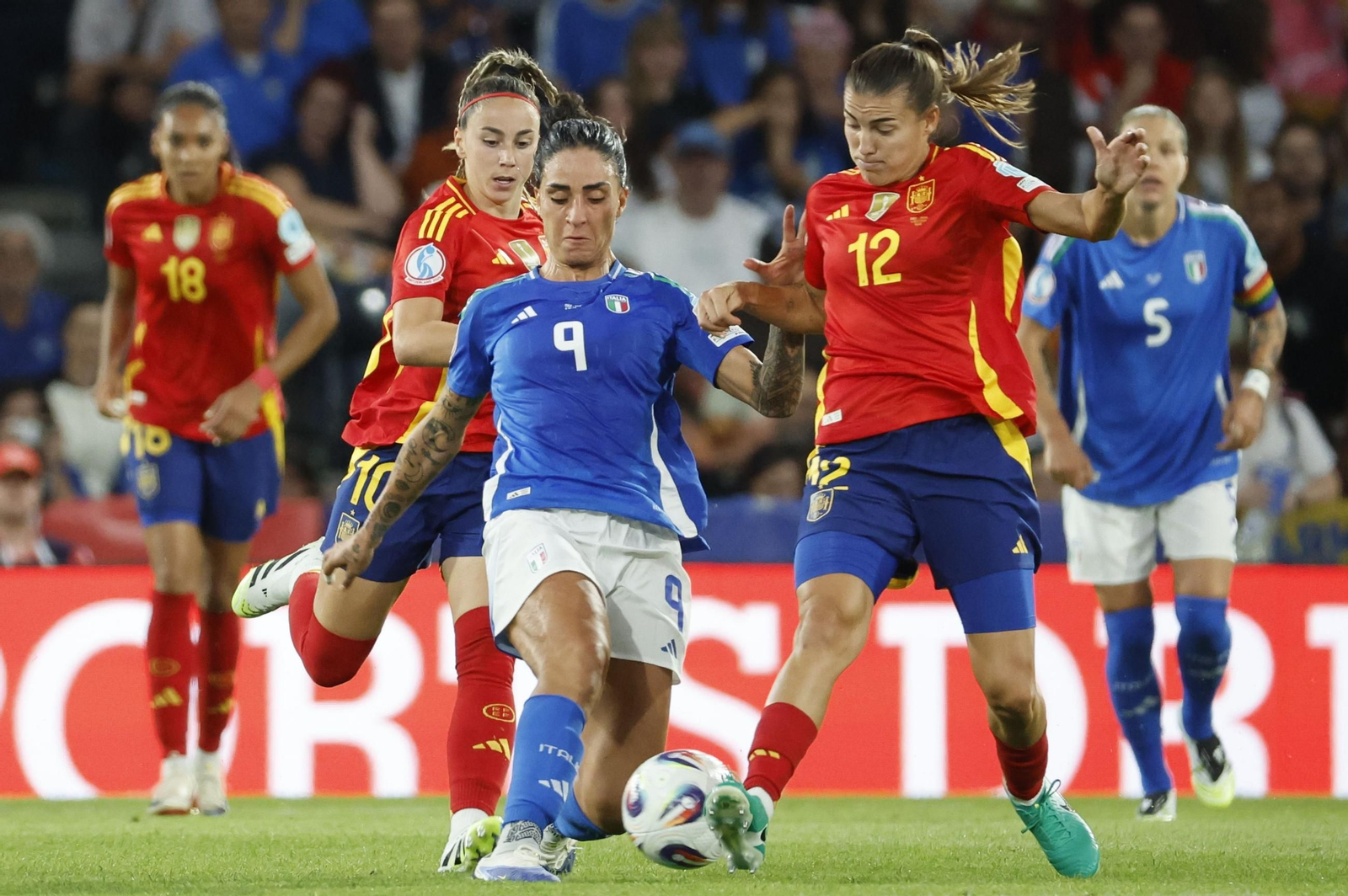 Las fotos del Italia - España de la Eurocopa femenina