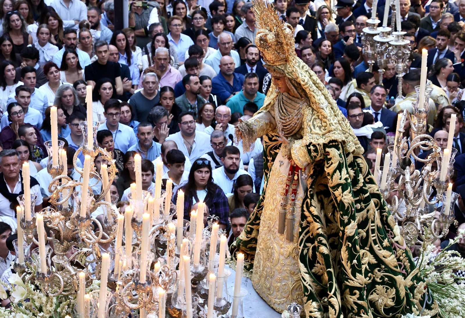 Regreso de la Esperanza a Triana