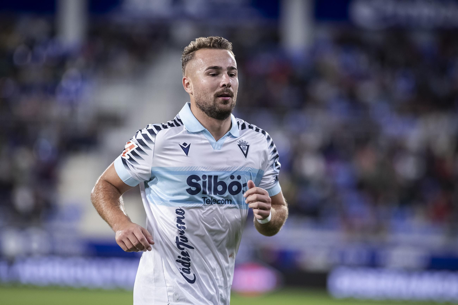 Las imágenes del partido entre el Huesca y el Cádiz C.F