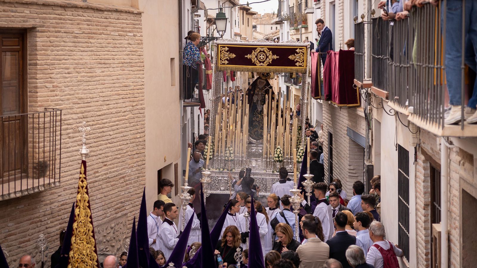 Nuestra Señora de los Reyes por la calle San Juan de los Reyes, Martes Santo 2023. ARCHIVO (Granada Hoy)