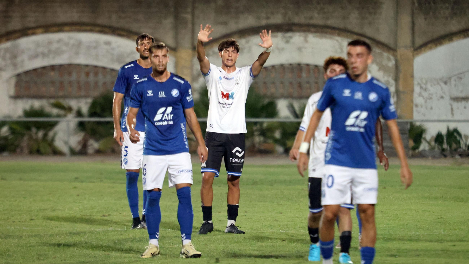 Imágenes del Trofeo de la Copa y la Venencia entre el Jerez Industrial y el Xerez DFC